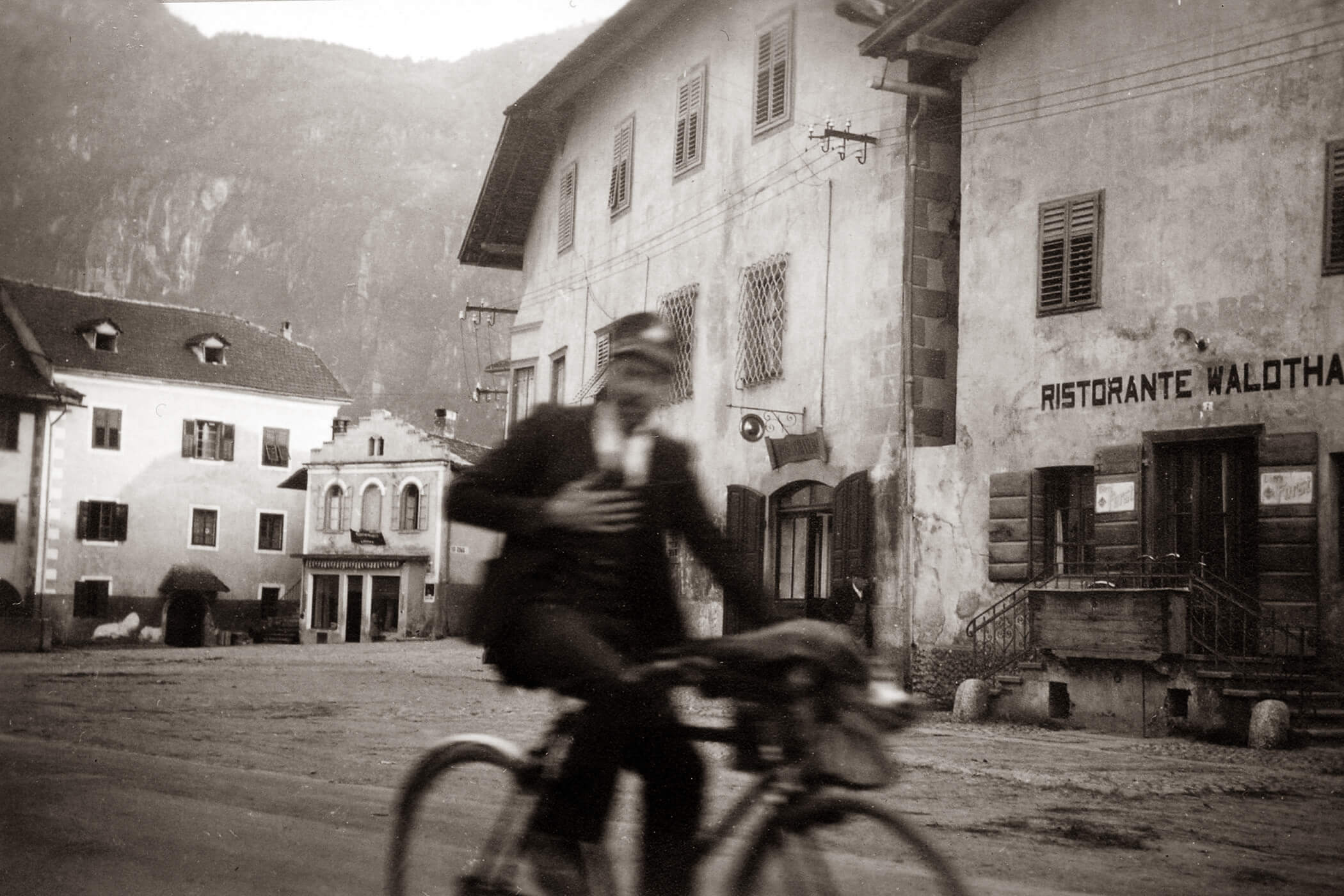 In bicicletta - Storico